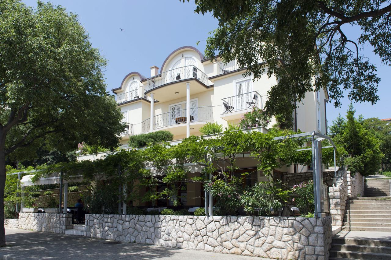 Pansion Maestral Hotel Novi Vinodolski Exterior photo