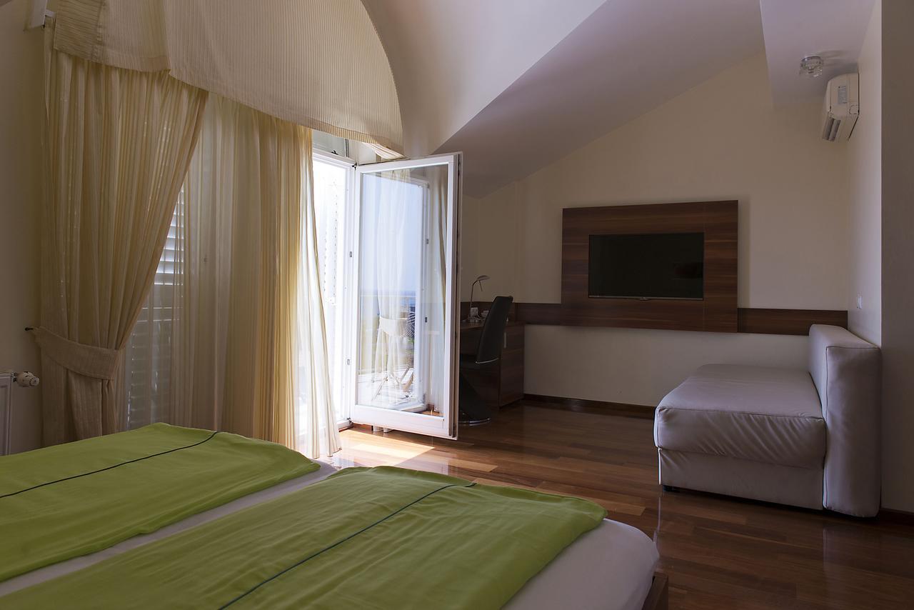 Pansion Maestral Hotel Novi Vinodolski Exterior photo