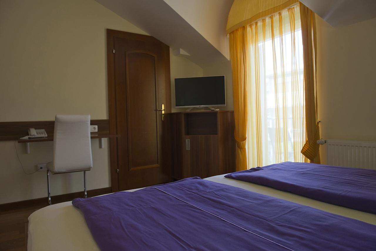 Pansion Maestral Hotel Novi Vinodolski Exterior photo